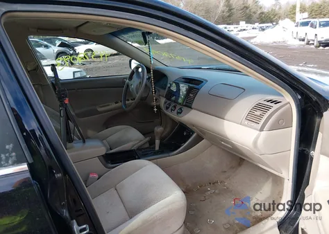 2004 Toyota Camry Le z USA, uszkodzony, nr VIN 4T1BE32K54U344931